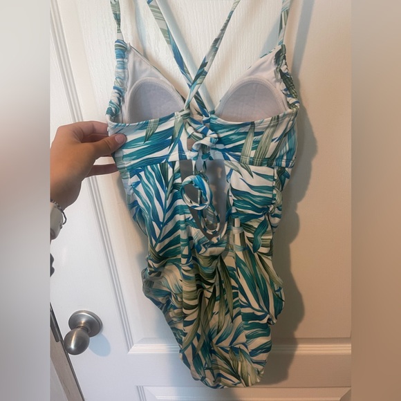 Women’s Size Small One Piece White Tropical Floral Swimsuit. - Picture 2 of 2